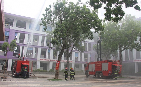Hà Nội: Diễn tập phòng cháy, cứu nạn cứu hộ tại trường THCS Nhật Tân