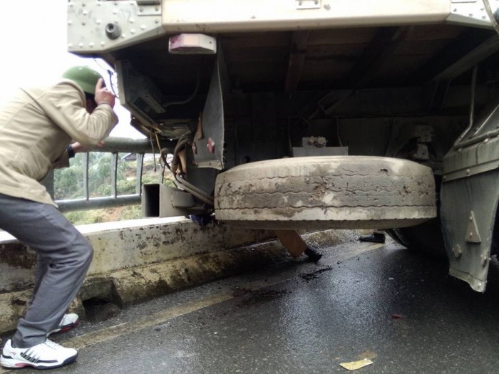 Đang phân luồng trên đèo Pha Đin, một CSGT bị ô tô tải tông nguy kịch
