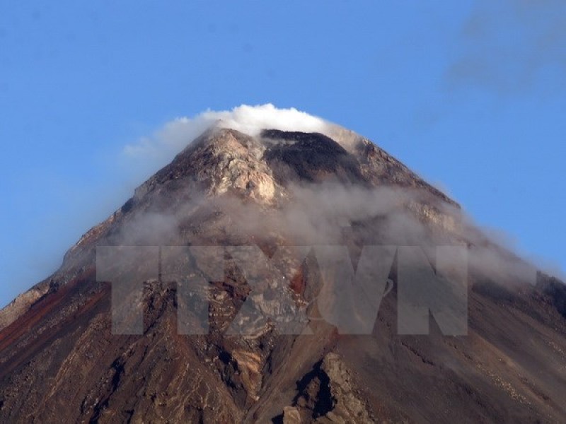 Philippines hai lần nâng mức cảnh báo núi lửa trong vòng 24 giờ