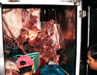 Bắt giữ xe tải chở 600 kg thịt heo không qua kiểm dịch