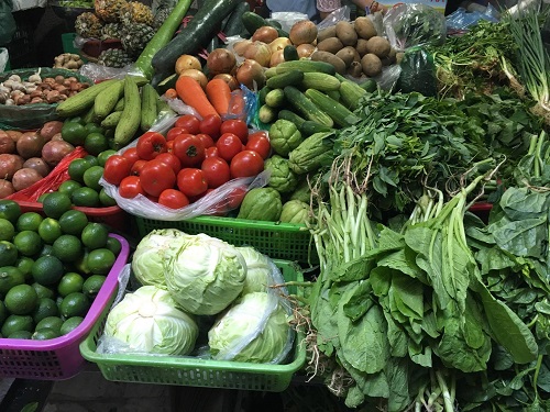 Hà Nội: Nắng nóng đỉnh điểm, giá rau xanh và hoa quả giải nhiệt tăng vọt