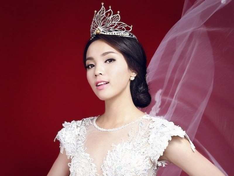 Ai là người trao vương miện Hoa hậu Việt Nam 2016?