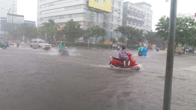 Miền Trung: 2 người chết, 33 người bị thương do bão và mưa lũ