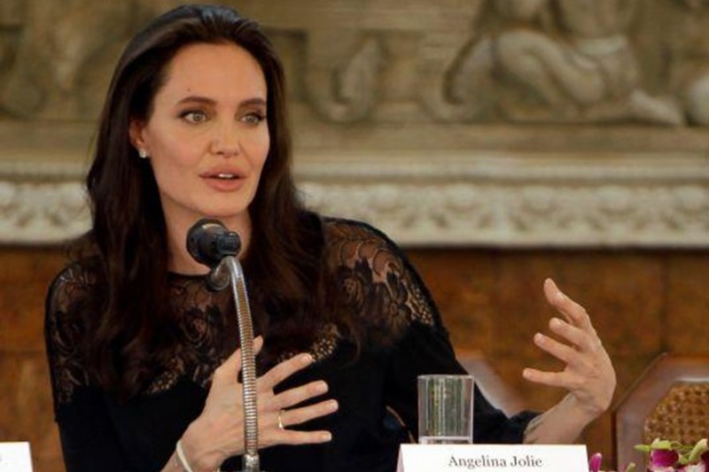 Angelina Jolie thừa nhận "thật là khó khăn" sau khi chia tay Brad Pitt