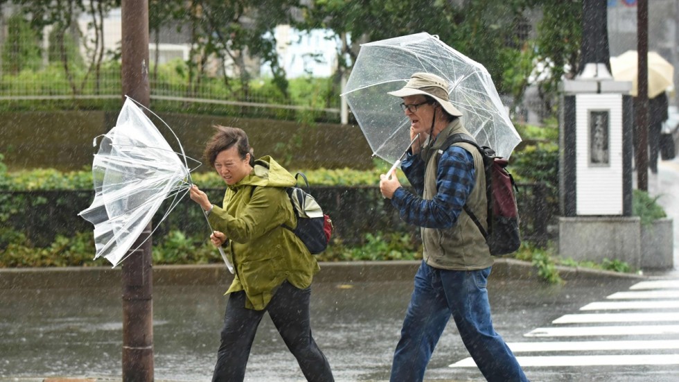 Siêu bão "quái vật" Lan càn quét Nhật Bản, nhiều người thương vong