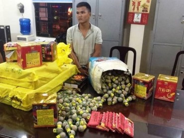Hàng trăm quả pháo hình lựu đạn từ Trung Quốc bị bắt giữ tại Hà Nội