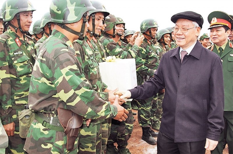 tong bi thu nguyen phu trong tham kiem tra cong tac huan luyen tong hop san sang chien dau nam 2017