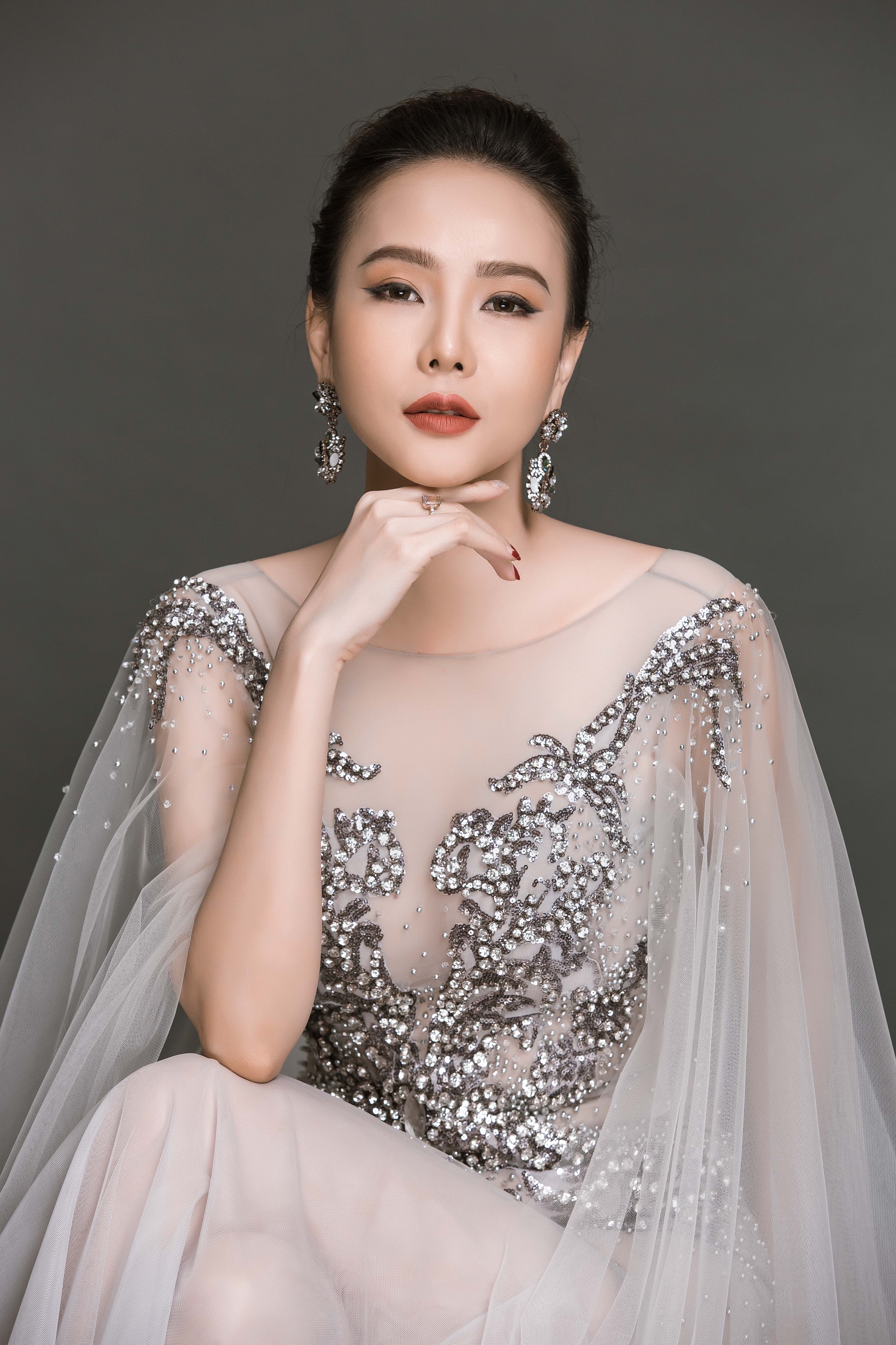 Dương Yến Ngọc đại diện Việt Nam thi Hoa Hậu Quý Bà 2017