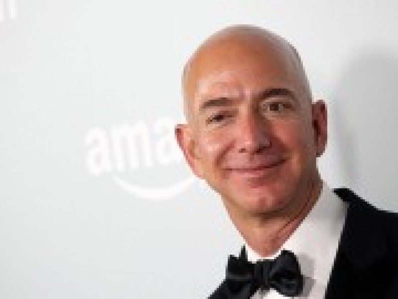 "Ông trùm" Amazon thành người giàu nhất thế giới nhờ Black Friday