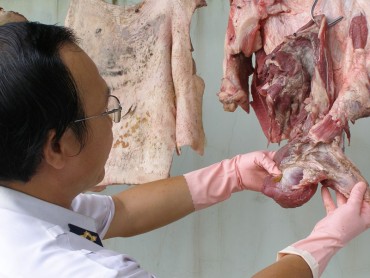 Ban An toàn thực phẩm mách cách 'lật mặt' thịt thối