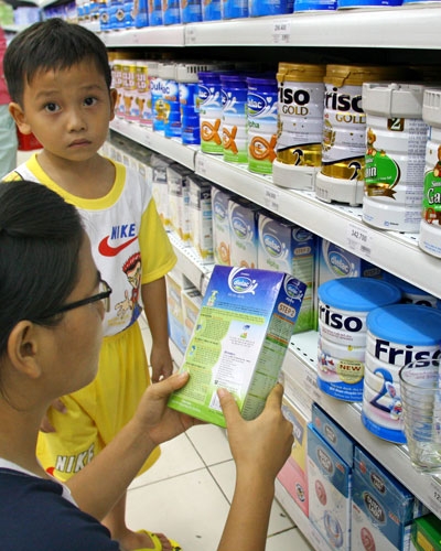 Sữa “tung chiến thuật” tăng giá trước ngày phải đăng ký lại