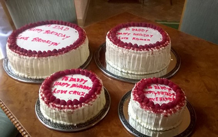 Bốn chiếc bánh sinh nhật của bốn đứa con dành cho David Beckham