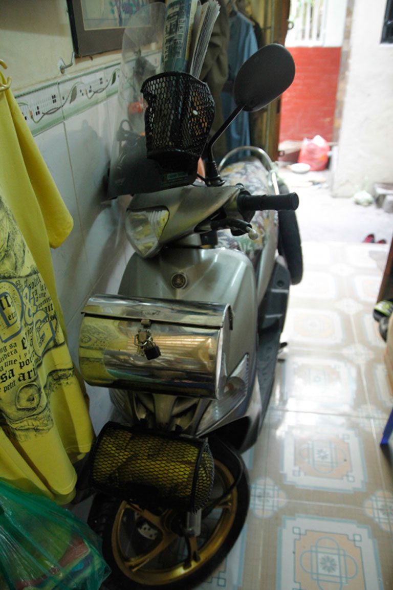 Xót xa trước cảnh sống nghèo túng của nhạc sĩ Vinh Sử Tài sản có giá trị nhất của tác giả Hai bàn tay trắng là chiếc xe máy cà tàng