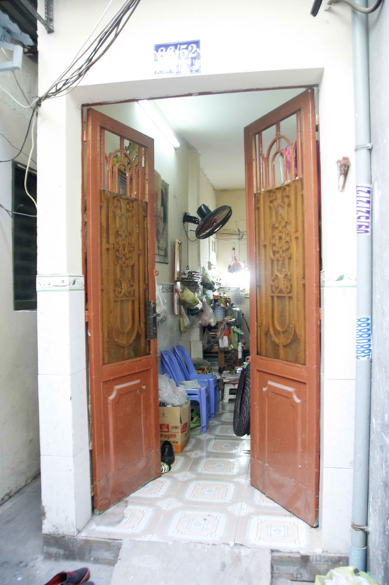 Xót xa trước cảnh sống nghèo túng của nhạc sĩ Vinh Sử Căn nhà chật hẹp hơn chục mét, nơi nhạc sĩ tài hoa trú ngụ trong căn hẻm nhỏ