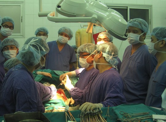 Một ca phẫu thuật ghép gan tại Bệnh viện Việt Đức (Hà Nội)