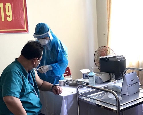 Việt Nam đã tiêm vắc xin Covid-19 cho gần 31.000 người