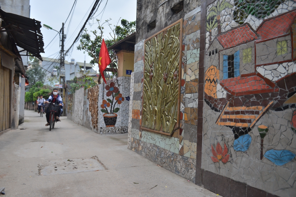 Độc đáo “con đường nghệ thuật” được làm từ phế liệu ở Hà Nội
