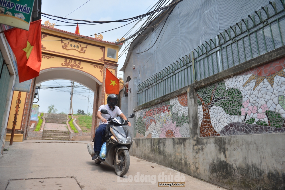 Độc đáo “con đường nghệ thuật” được làm từ phế liệu ở Hà Nội