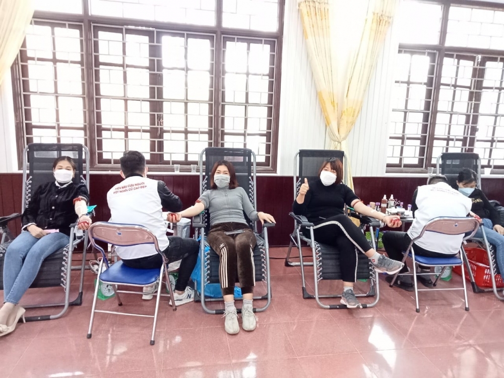 Đoàn viên Công đoàn huyện Thạch Thất tích cực tham gia hiến máu tình nguyện