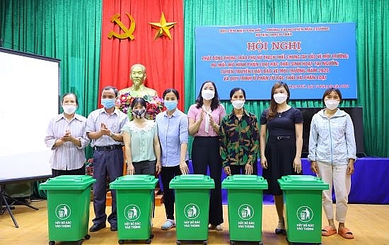 Phụ nữ Thạch Thất chung tay bảo vệ môi trường và ra mắt mô hình phân loại rác thải tại nguồn