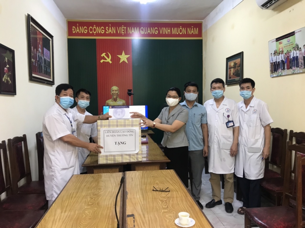 Động viên cán bộ y, bác sĩ Bệnh viện Đa khoa huyện Thường Tín