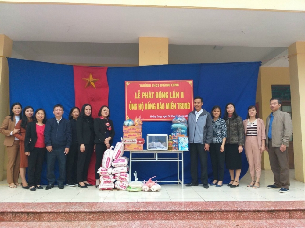 Công nhân viên chức lao động huyện Phú Xuyên tích cực tham gia ủng hộ đồng bào lũ lụt miền Trung