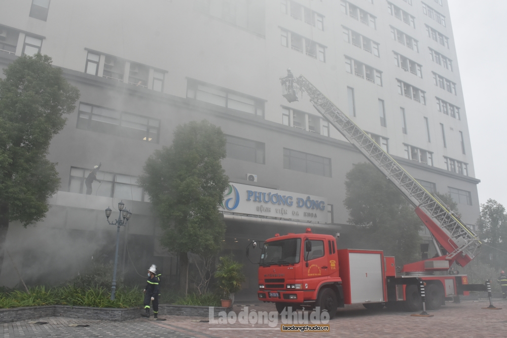 Hơn 100 người diễn tập chữa cháy, cứu nạn tại Bệnh viện Đa khoa Phương Đông
