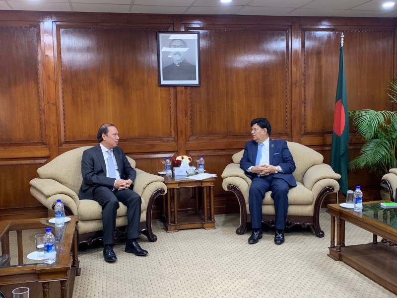 Đặc phái viên của Thủ tướng Chính phủ thăm Bangladesh