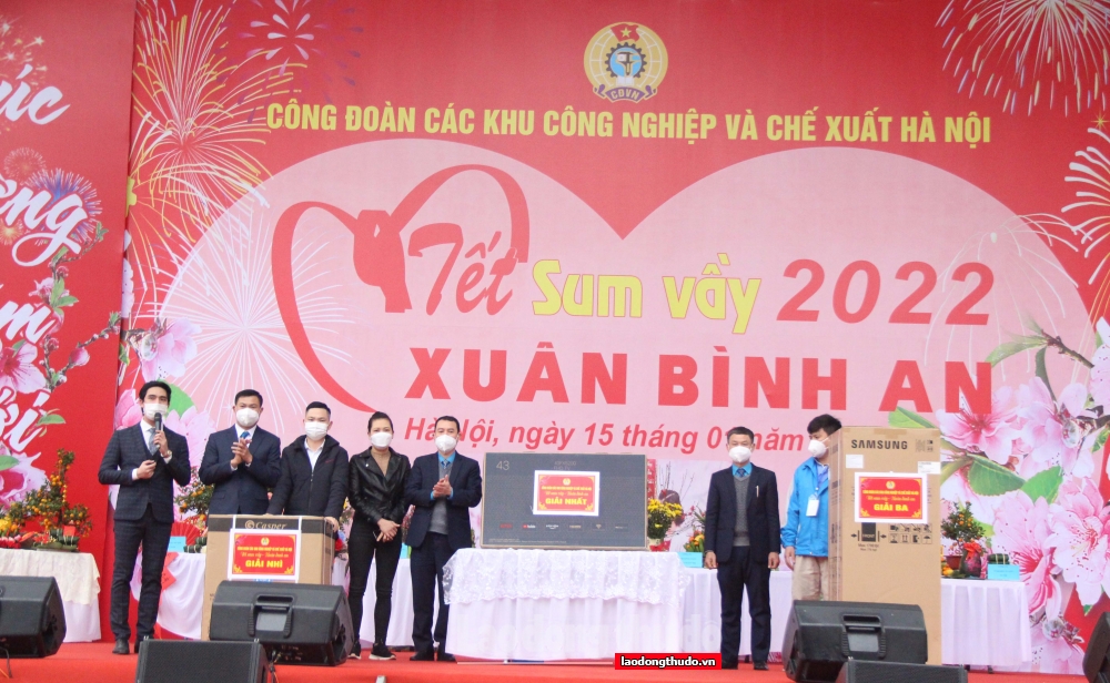 Chùm ảnh: Công nhân Thủ đô vui đón “Tết sum vầy - Xuân Bình an” năm 2022