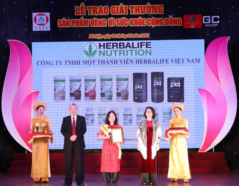 Herbalife Việt Nam nhận Giải thưởng “Sản phẩm vàng vì sức khỏe cộng đồng năm 2021”