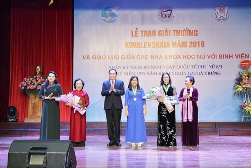 Khẳng định bản lĩnh phụ nữ Việt Nam trong lĩnh vực khoa học công nghệ