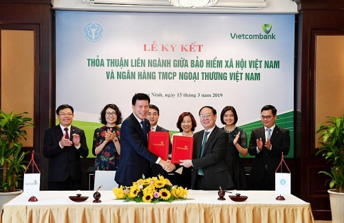 BHXH Việt Nam - Vietcombank: Phối hợp theo dõi, giám sát nguồn quỹ bảo hiểm