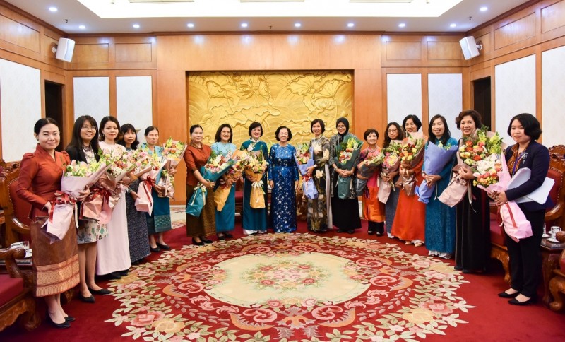 Mong Nhóm Phụ nữ Cộng đồng ASEAN tăng cường gắn kết ASEAN trong lòng bạn bè quốc tế