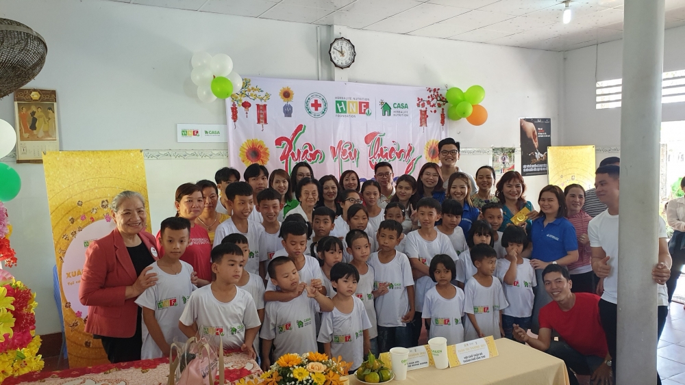 Mang Xuân yêu thương đến với 800 trẻ em có hoàn cảnh khó khăn