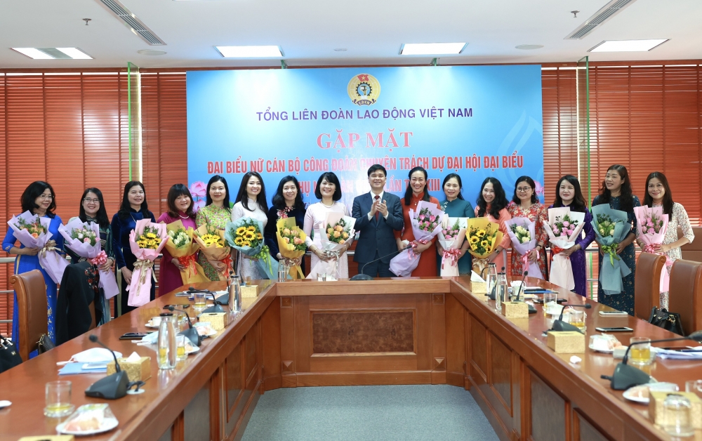 Tổng LĐLĐ Việt Nam gặp mặt cán bộ công đoàn tham dự Đại hội Phụ nữ toàn quốc lần thứ XIII