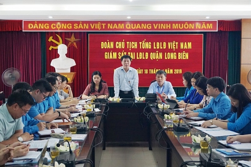 Đoàn giám sát của Tổng LĐLĐ Việt Nam làm việc với LĐLĐ quận Long Biên