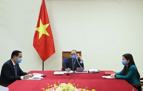 Thủ tướng Nguyễn Xuân Phúc điện đàm với Tổng thống Hàn Quốc về phòng chống dịch Covid-19