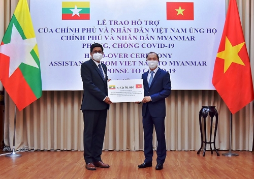 Việt Nam trao 50.000 USD giúp Chính phủ và nhân dân Myanmar phòng, chống Covid-19