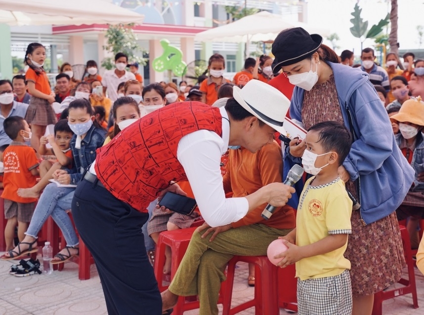 Hơn 500 phụ huynh, trẻ em tỉnh Quảng Nam tiếp cận với Chương trình “Sinh con, sinh cha”