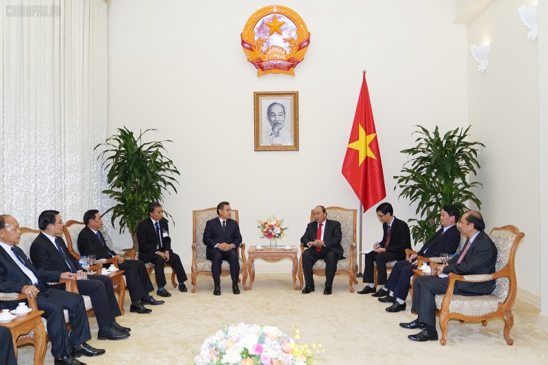 Thủ tướng Nguyễn Xuân Phúc tiếp thân mật lãnh đạo Campuchia và Lào