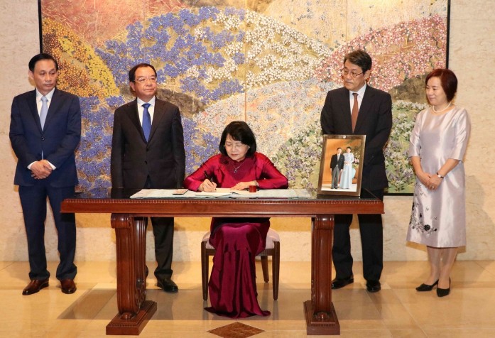 Phó Chủ tịch nước Đặng Thị Ngọc Thịnh chúc mừng Nhà Vua Nhật Bản Naruhito