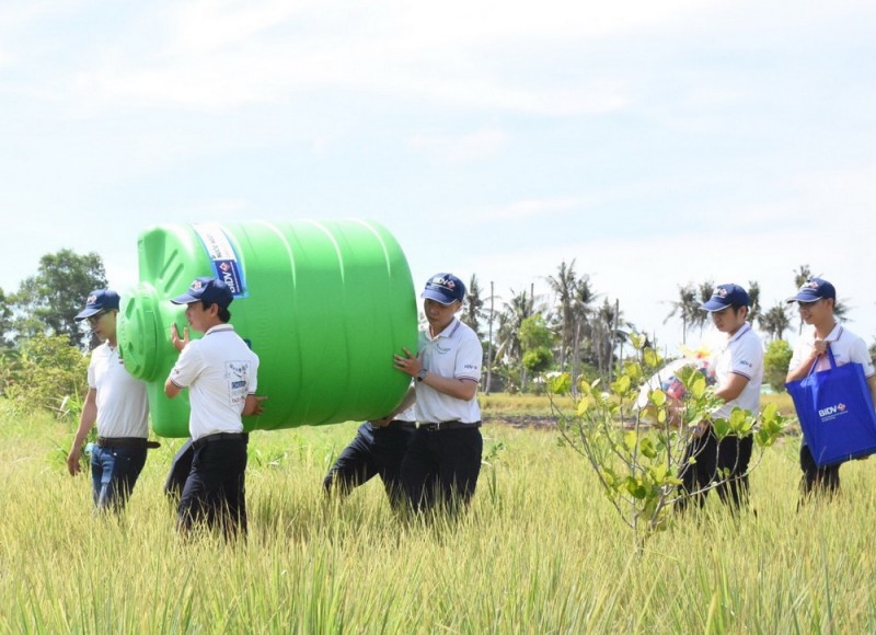 BIDV tặng bồn chứa nước và máy lọc nước tới đồng bào 5 tỉnh Đồng bằng sông Cửu Long