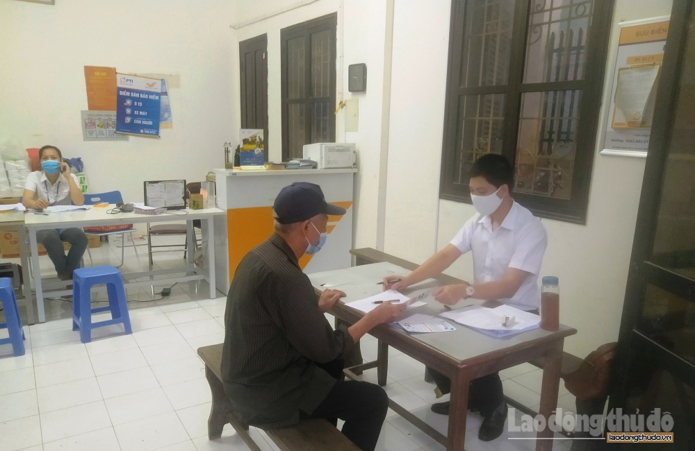Hà Nội bắt đầu chi trả gộp 2 tháng lương hưu, trợ cấp bảo hiểm xã hội