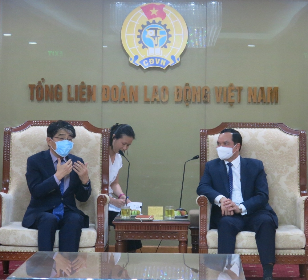 Chủ tịch Tổng Liên đoàn Nguyễn Đình Khang tiếp xã giao Giám đốc Văn phòng ILO tại Việt Nam