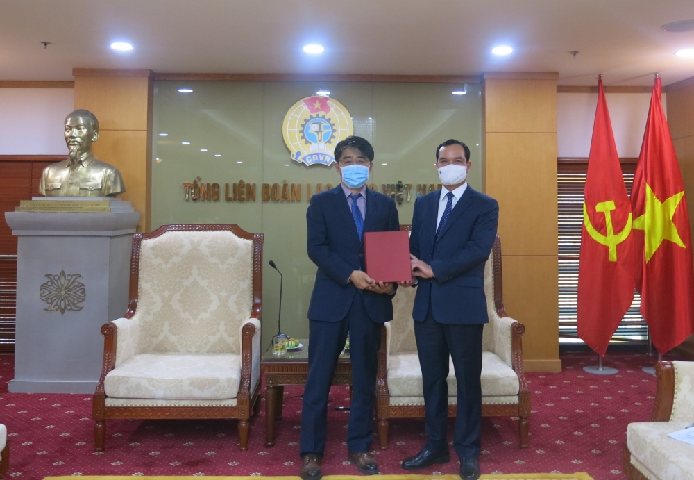 Chủ tịch Tổng Liên đoàn Nguyễn Đình Khang tiếp xã giao Giám đốc Văn phòng ILO tại Việt Nam