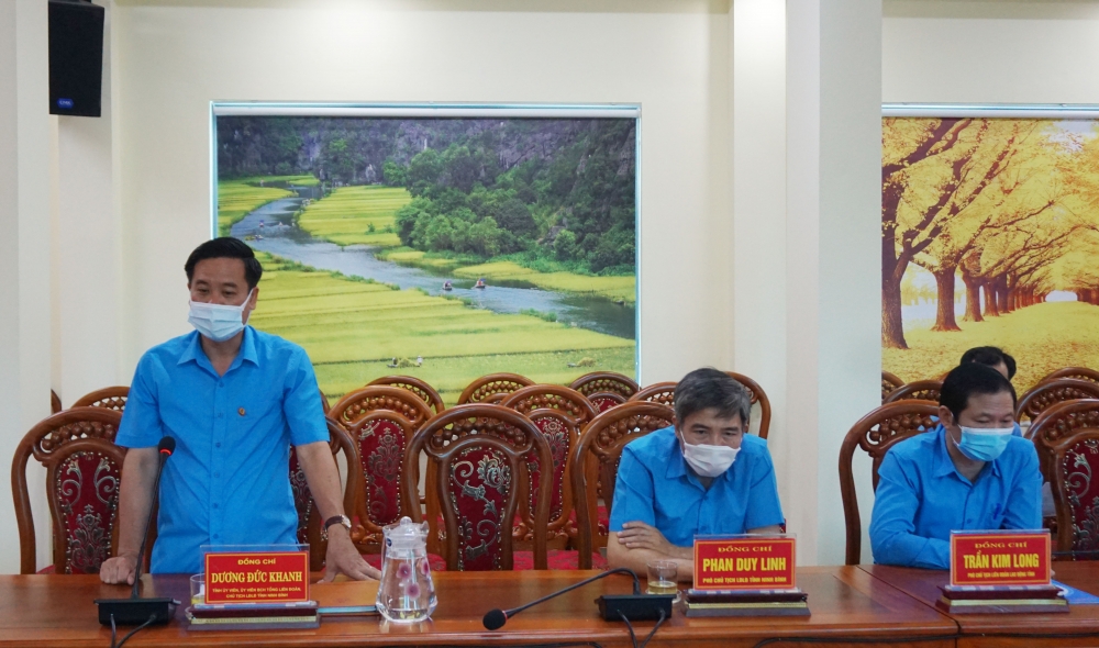 Phó Chủ tịch Tổng Liên đoàn Phan Văn Anh trao 50 triệu đồng hỗ trợ đoàn viên, người lao động tỉnh Ninh Bình