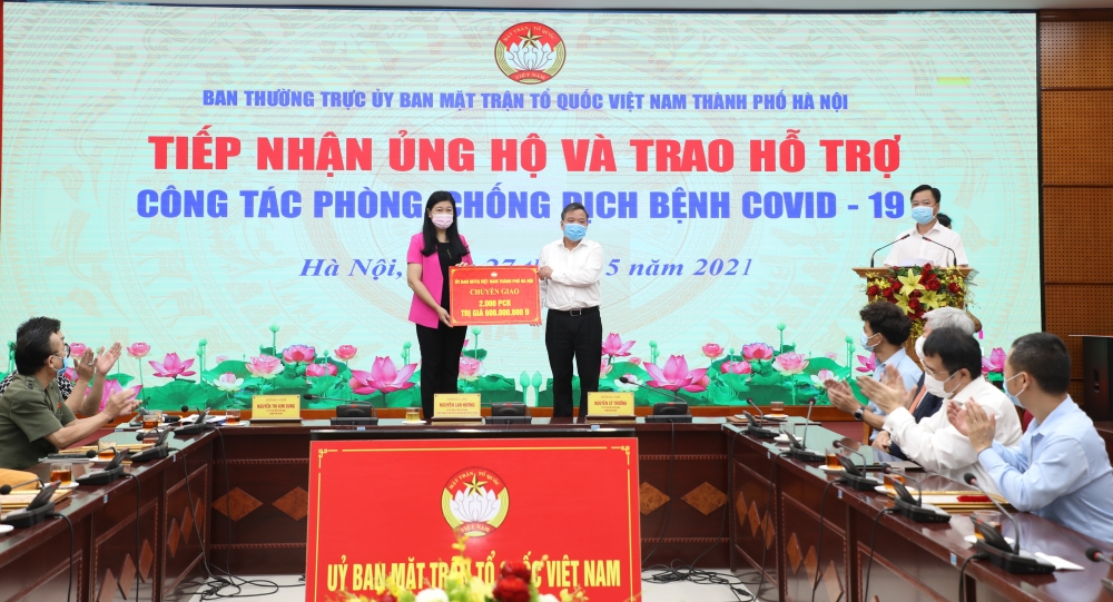 Tiếp nhận hơn 12,5 tỷ đồng ủng hộ vào Quỹ phòng, chống dịch Covid-19 của Thành phố