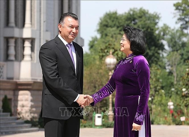 Phó Chủ tịch nước Đặng Thị Ngọc Thịnh tiếp xúc song phương với lãnh đạo các nước