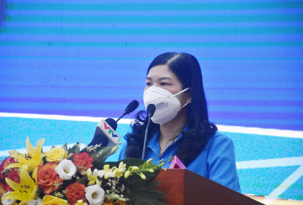 Liên đoàn Lao động thành phố Hà Nội ủng hộ 12 tỷ đồng tới Chương trình “Vắc xin cho công nhân”