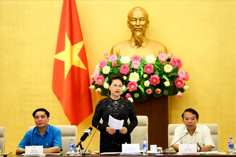 Chủ tịch Quốc hội gặp gỡ 70 công nhân được trao Giải thưởng Nguyễn Đức Cảnh